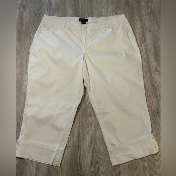 Democracy Women's Flex - Ellent 24W White Cuffed or Uncuffed Capri Denim Pants - Picture 1 of 12